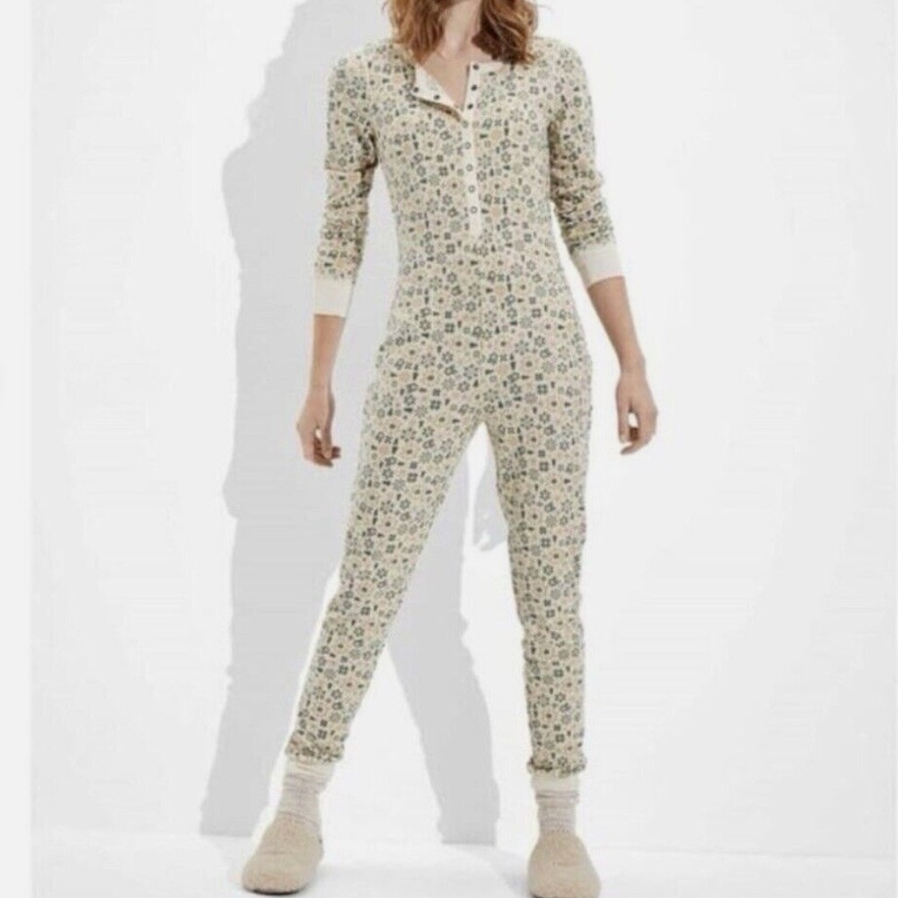 American Eagle Cream Floral Snowflake Henley Thermal Pajama Jumpsuit Size Small